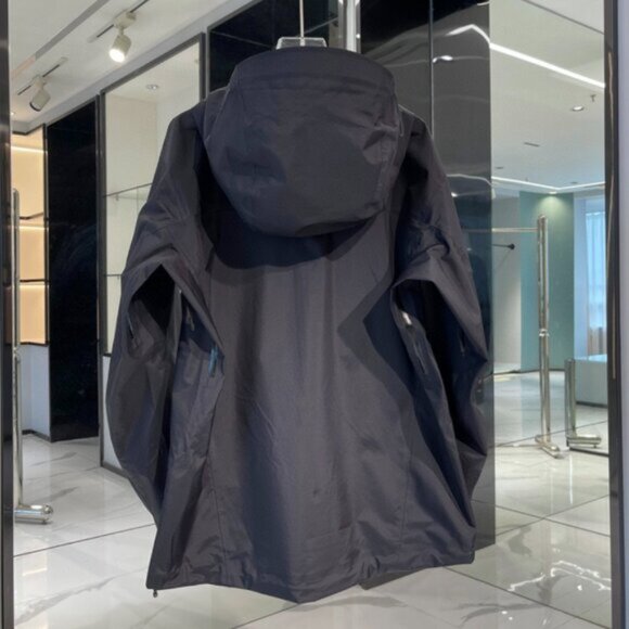 Arc’teryx Beta Series Beta LT Hooded Hardshell Jacket - Picture 2 of 9